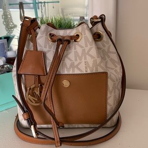Beige and White Michael Kors Greenwich Bucket Bag